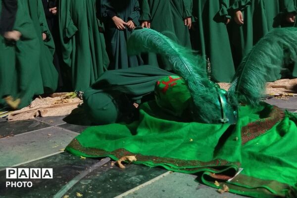  برپایی سفره حضرت رقیه (س) به کمک دانش‌آموزان و فرهنگیان پردیس