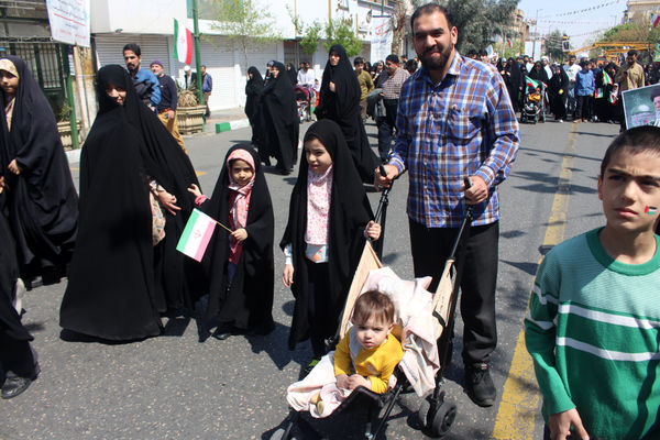 حضور عزتمندانه مردم قم در راهپیمایی آخرین جمعه ماه رمضان
