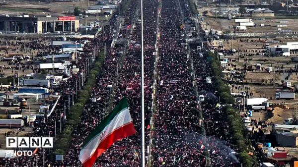 شکوه ایثار در قم؛ پیکر شهید ایران بر دستان ملت تشییع شد