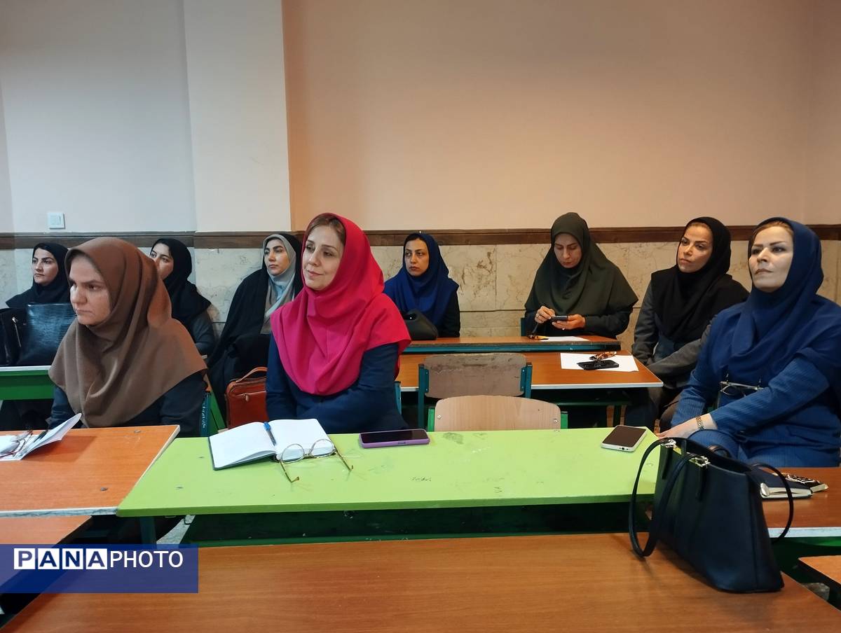 برگزاری اولین جلسه‌ اجتماعات یادگیری آموزگاران شهرستان ملارد در دبستان دخترانه حضرت زینب (س)