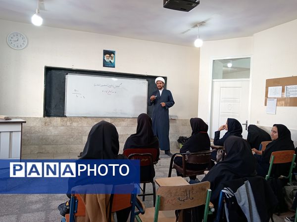 گفتمان دینی در دبیرستان دخترانه فاطمیه کاشمر