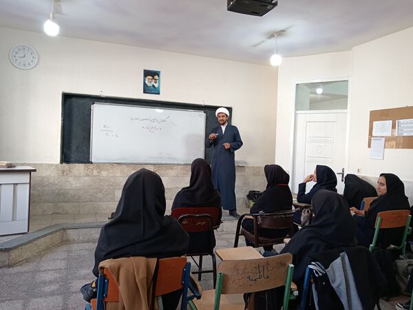 گفتمان دینی در دبیرستان دخترانه فاطمیه کاشمر