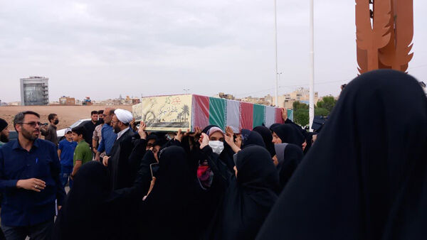 وداع با پیکرهای مطهر دو میهمان آسمانی در معراج الشهدای قم