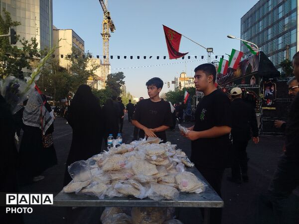 ثبت تاریخی‌ترین وداع در قلب جهان