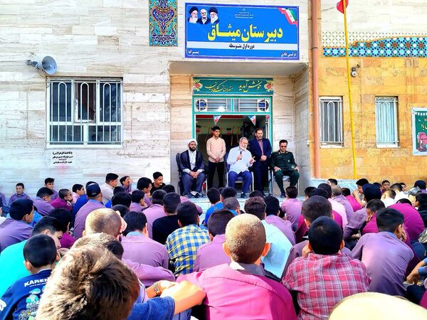 روایتی از دفاع مقدس در دل دبیرستان میثاق کاشمر