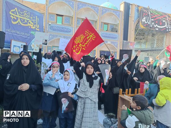 خروشِ بصیرت در صحن امامزاده جعفر (ع)؛ تالار قرآن پیشوا گنجایش دریای سوگواران مقتدا را نداشت