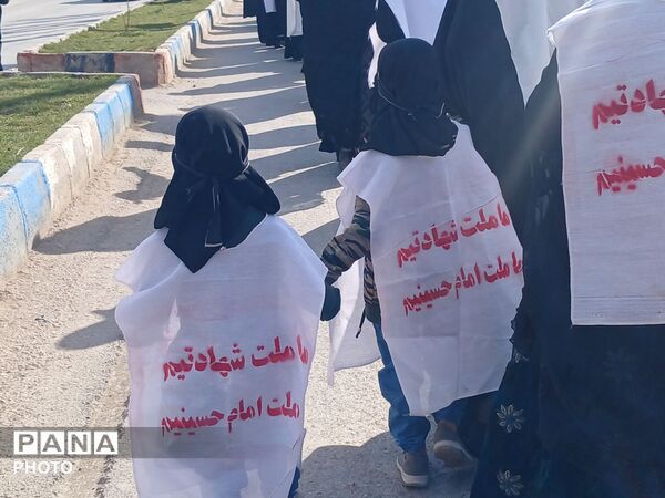 همایش بانوان کفن‌پوش لردگانی؛ جلوه‌ای از وفاداری و بیعت با امام امت