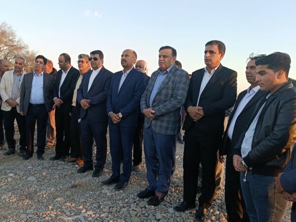 کلنگ ساخت دبستان 14 کلاسه خیرساز در روستا دهو شهرستان میناب به زمین زده شد