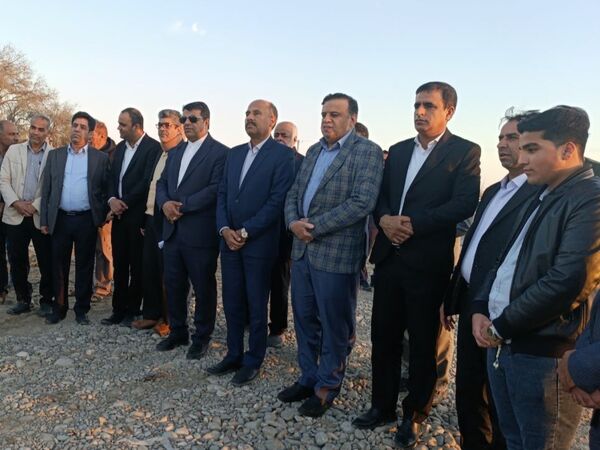 کلنگ ساخت دبستان 14 کلاسه خیرساز در روستا دهو شهرستان میناب به زمین زده شد