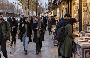 پاییز میان قفسه‌ها؛ یک روز در راسته کتاب‌فروشی‌های خیابان انقلاب