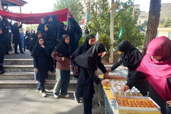 برگزاری جشن آغازین مهرماه در دبیرستان حضرت زینب(س) ناحیه یک شهرری