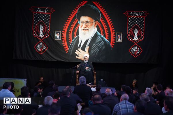  مراسم دهه سوم محرم و بزرگداشت «رهبر شهید» در ابرکوه