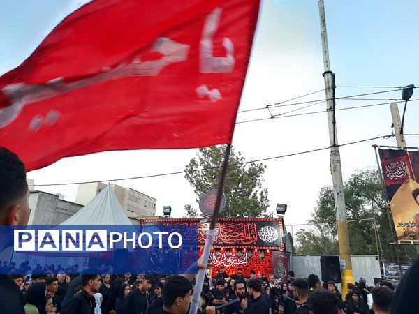 عشاق دلسوخته سیدالشهدا شام غریبان را با آتش زدن خیمه‌‌ها به پایان رساندند