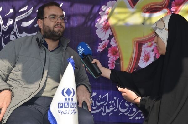 حال و هوای غرفه‌های سازمان دانش‌آموزی و خبرگزاری پانا در راهپیمایی ۲۲ بهمن