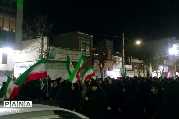 گردهمایی پرشور مردم وفادار و انقلابی چهاردانگه در دفاع از میهن و آرمان های انقلاب