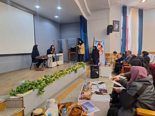 چهل و سومین جشنواره فرهنگی هنری فردا در دبستان آرمینه مصلی نژاد ناحیه۶ 