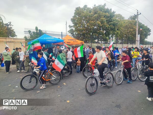 نمایش همبستگی ملی فرهنگیان دیار شور و شعور حسینی در رزمایش ۵۰ هزار نفری