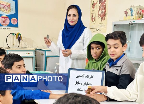 بازدید دانش‌آموزان مدرسه سما حاجی‌آباد از پژوهش‌سرای رازی در قالب طرح مهارت‌افزایی یارا