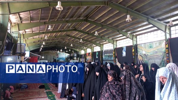 حضور زائران پیاده در جاده غدیر مشهد به نیشابور