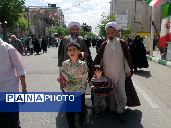 راهپیمایی نمازگزاران جمعه قم در حمایت از عملیات وعده صادق و طرح نور