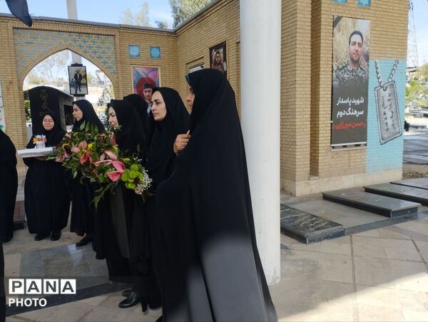 تجدید بیعت معلمان و مسئولین آموزش و پرورش پاکدشت در هفته معلم با شهدا