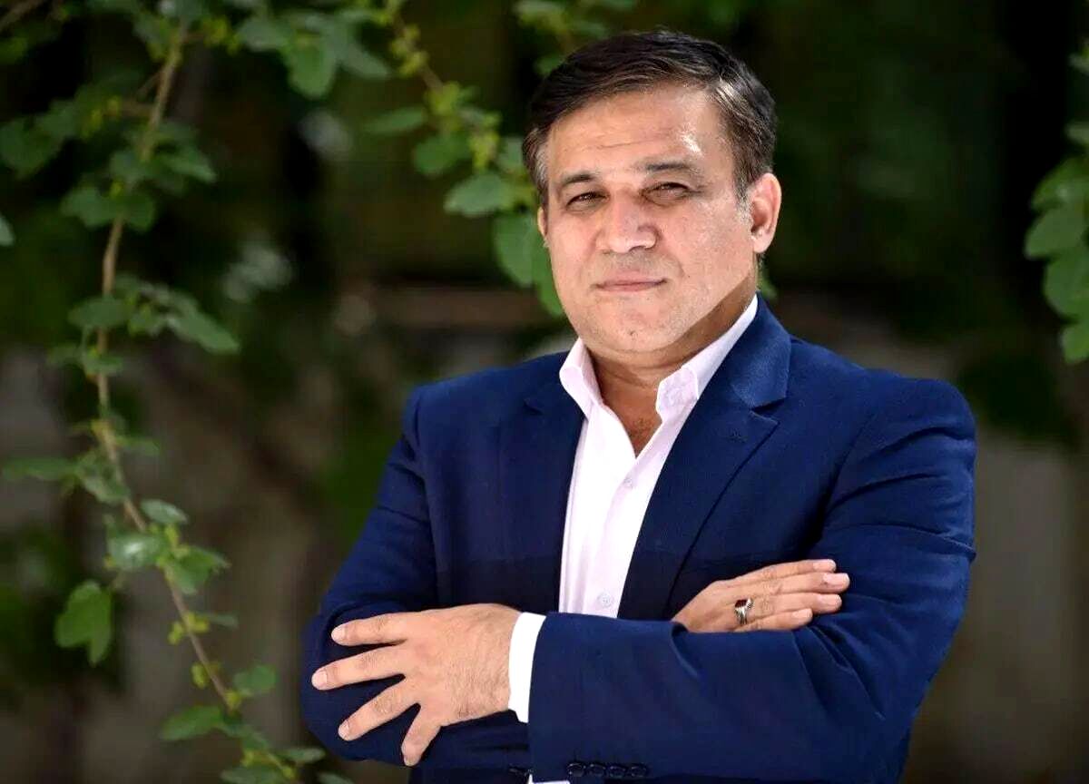 هلدینگ، تصمیم هیئت مدیره را وتو کرد، تاجرنیا تا دربی ابقا شد