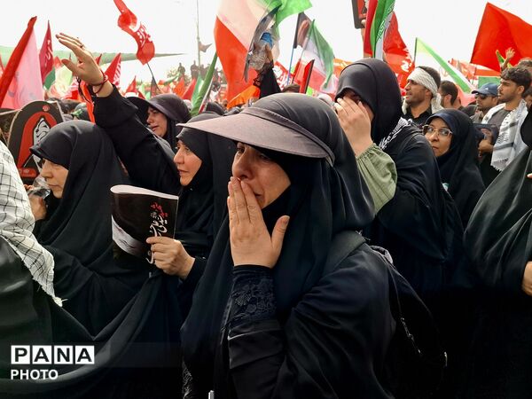 وداع پرشور نوجوانان با آقای شهید ایران 