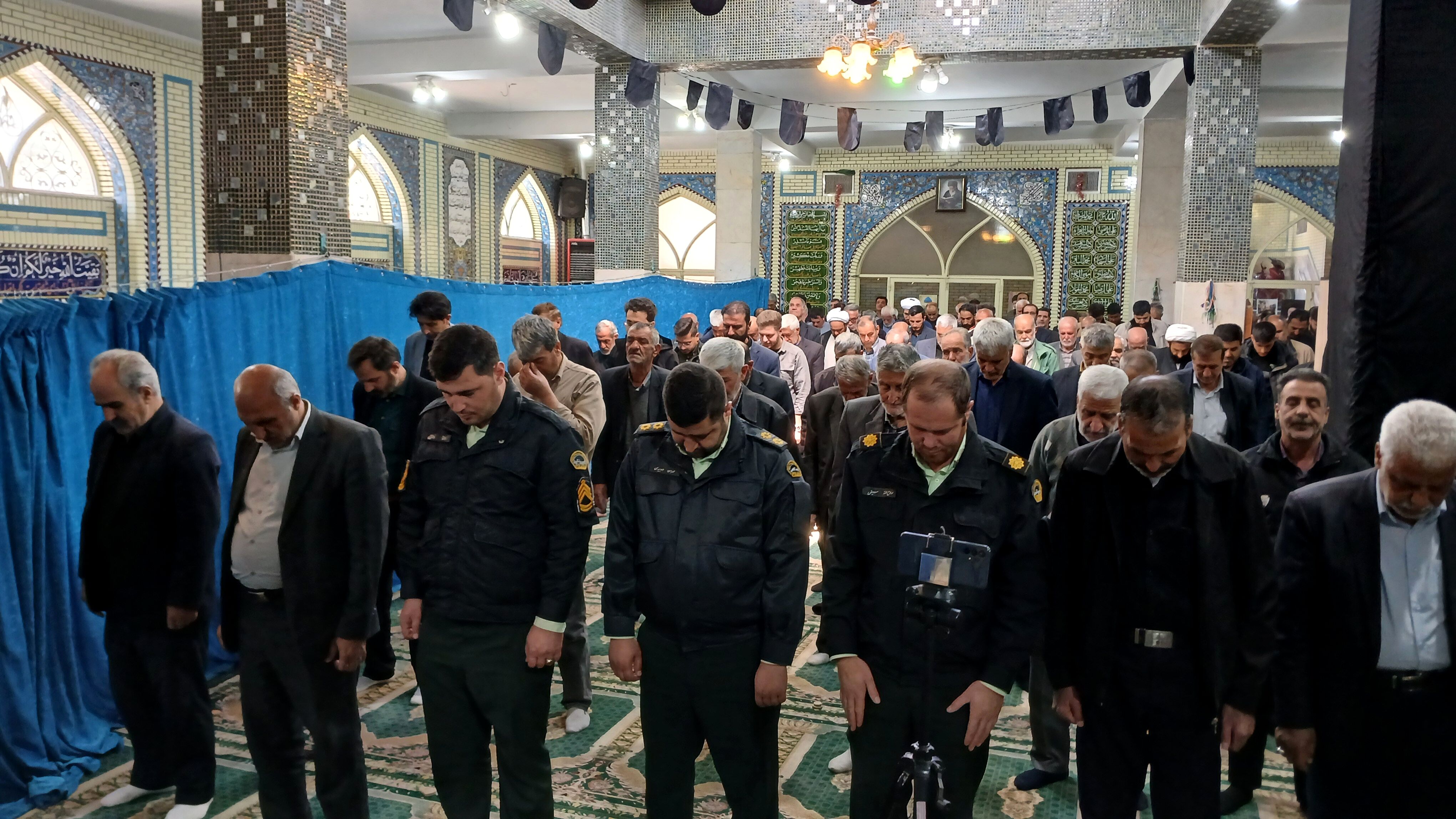 شکوه حضور در نماز جمعه شهرستان بن