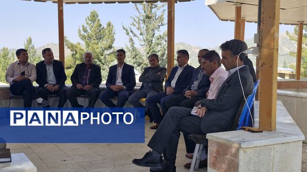 کارگاه‌های تخصصی برنامه ملی نماد ویژه مدیران مدارس شهرستان دنا در اردوگاه شهید مطهری سی‌سخت