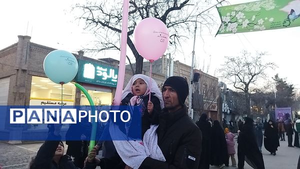 حضور مردم در مهمانی کیلومتری اعیاد شعبانیه نیشابور