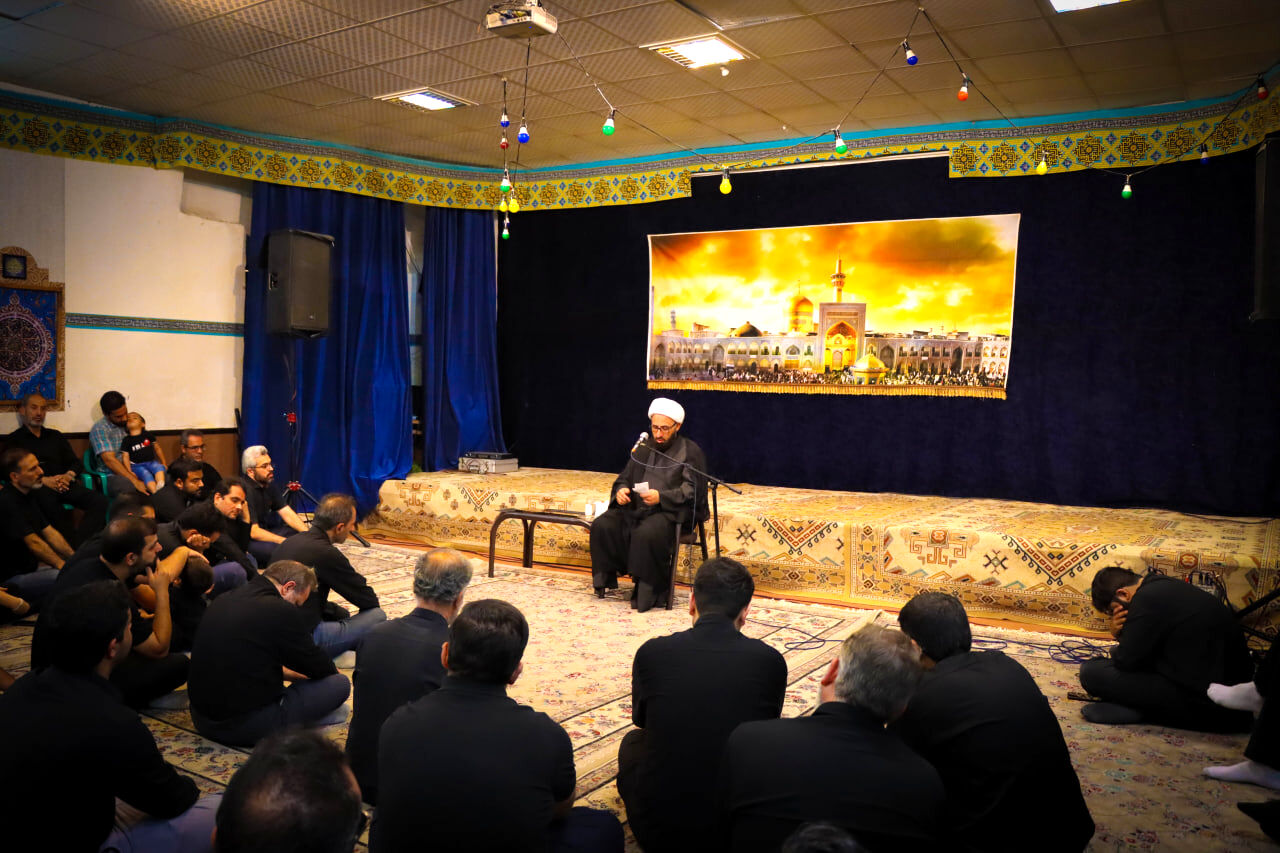 مراسم عزاداری ظهر شهادت امام رضا(ع) در مدرسه رویش کاشان