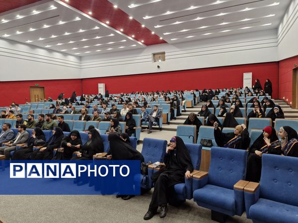 اجتماع بزرگ دانش‌آموزان بسیجی در هفته بسیج