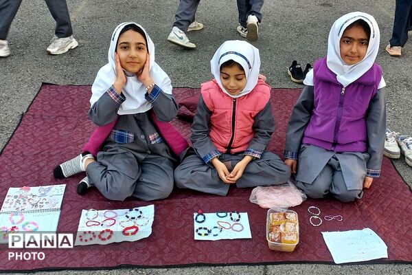 بازارچه دانش آموزی در دبستان شهید ناصری ناحیه دو شهرری 