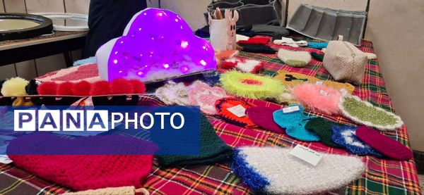 بازارچه کسب و کار دانش آموزی در دبیرستان مادر مهربان خلیل آباد