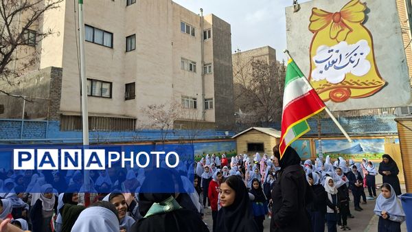 آیین نواختن زنگ چهل و هفتمین سالروز پیروزی انقلاب اسلامی در دبستان دخترانه فرهنگیان ۲