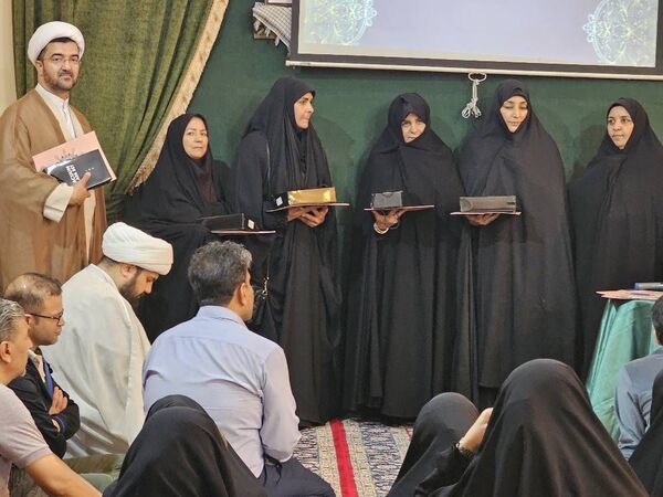 جلسه انجمن اولیا و مربیان در دبیرستان دخترانه امام رضا(ع) واحد ۱۲ 