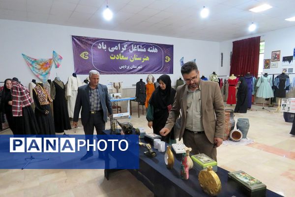 برپایی نمایشگاه آثار هنرجویان هنرستان های منطقه پردیس به مناسبت هفته مشاغل