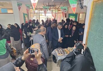 آیین افتتاح جشنواره ماها و رونمایی بسته ایران‌مون در مدرسه خدیجه کبری(س) پردیس