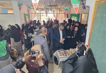 آیین افتتاح جشنواره ماها و رونمایی بسته ایران‌مون در مدرسه خدیجه کبری(س) پردیس