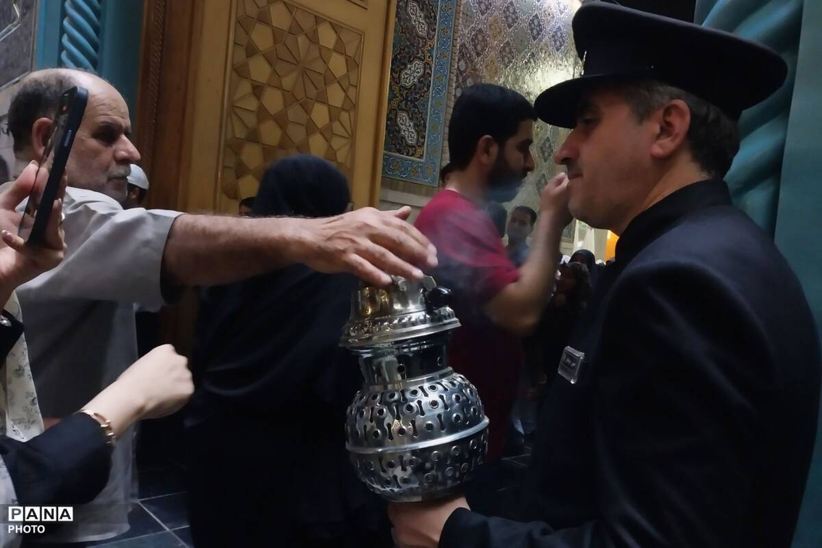 زائران در حرم رضوی میان غم محرم و انتظار امامت