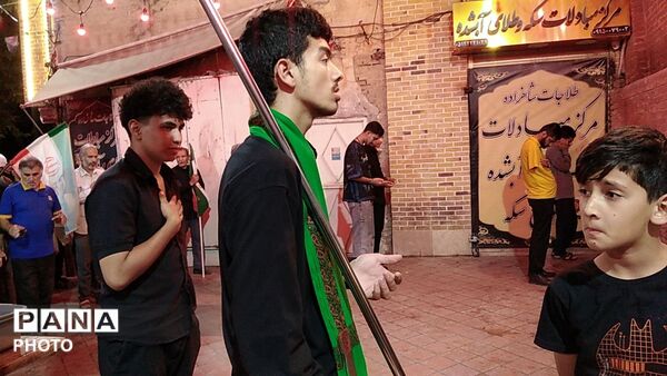 آیین عزاداری و نماز استغاثه به یاد رهبر امت اسلام در حسینیه امام خمینی 