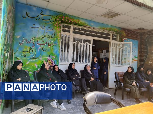 گرامیداشت هفته سلامت‌روان در دبیرستان میرزا جعفر سروقد خراسان رضوی 