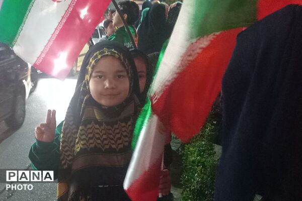 حضور مردم‌ نسیم‌شهر در سی هفتمین تجمع شبانه میدان‌ هفت‌تیر