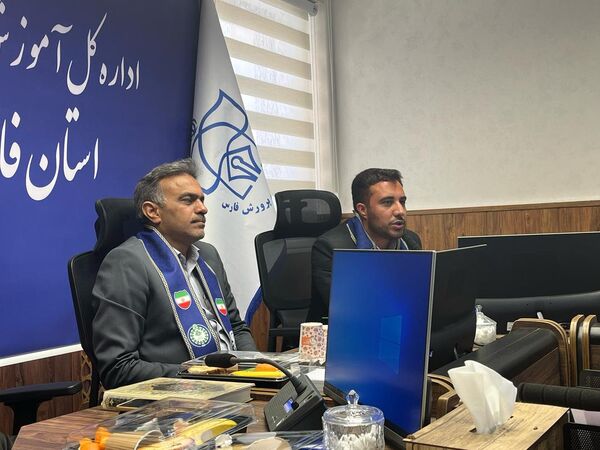 دیدار  صمیمانه مربیان و اعضای سازمان دانش‌‌آموزی فارس با مدیرکل آموزش و پرورش فارس