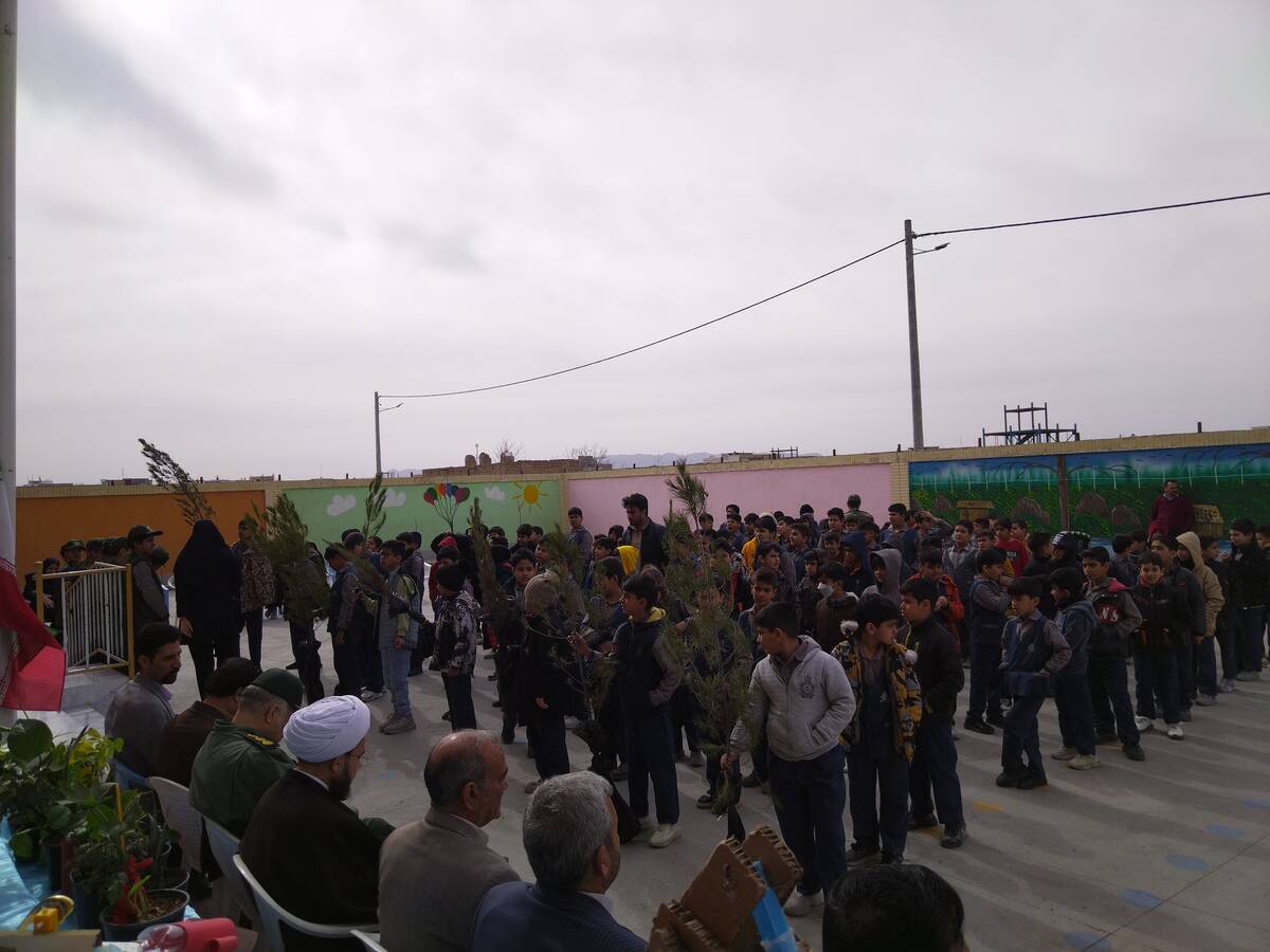 روز درختکاری و روز آموزش همگانی حفظ محیط زیست در مدرسه پویندگان فرهنگ شهرستان خلیل آباد 
