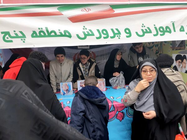 حضور حماسی منطقه ۵ در راهپیمایی ۲۲ بهمن