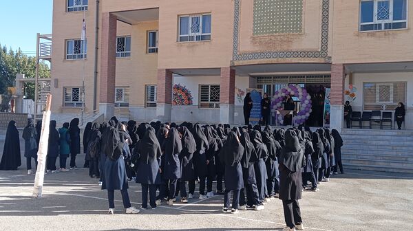 زنگ مهر و مقاومت در هنرستان حضرت زهرا(س) بن به صدا درآمد