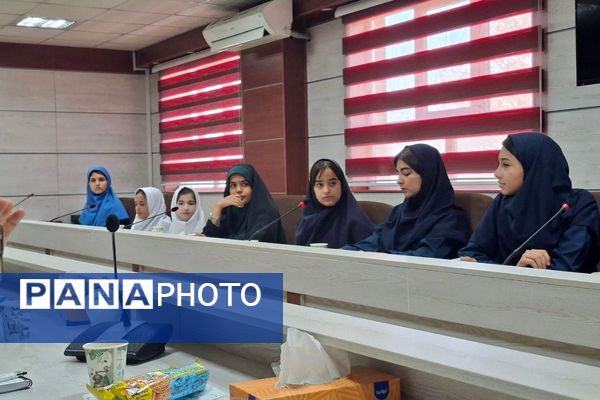 مراسم تقدیر از دانش‌آموزان فعال شورا در شهرستان ملارد