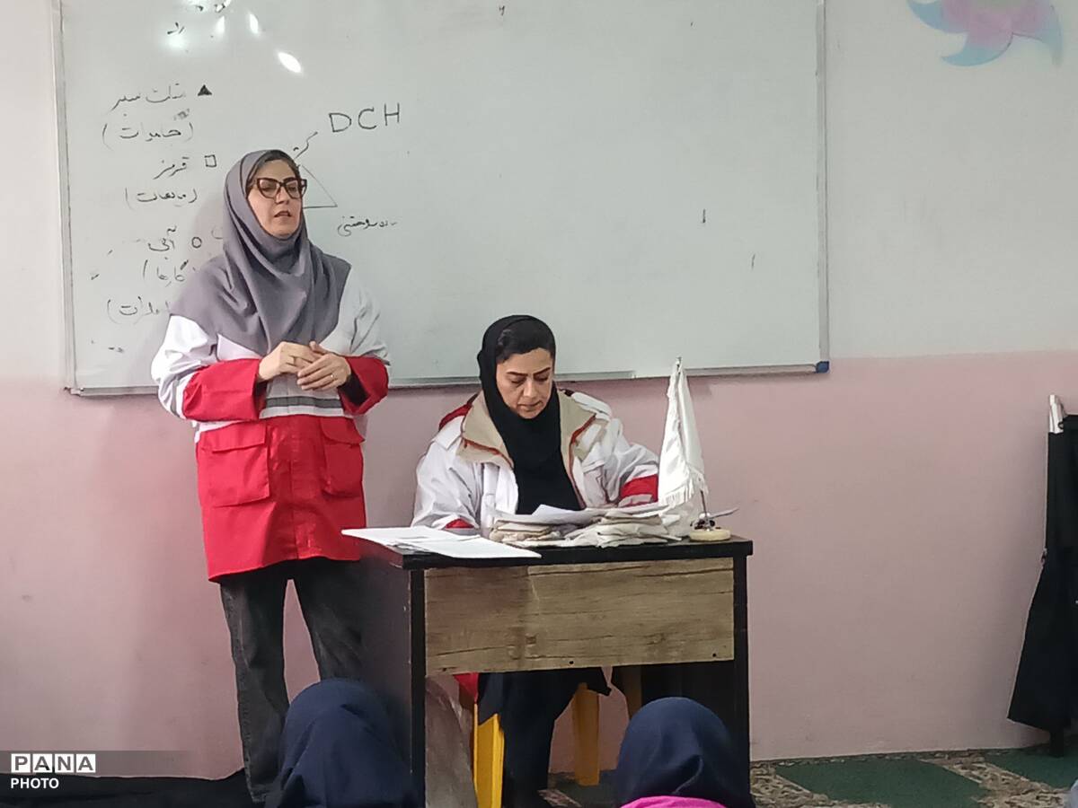 سومین جلسه آموزش طرح «دادرس» دانش‌آموزی شهید محمد کاظم موسوی 2 فردیس