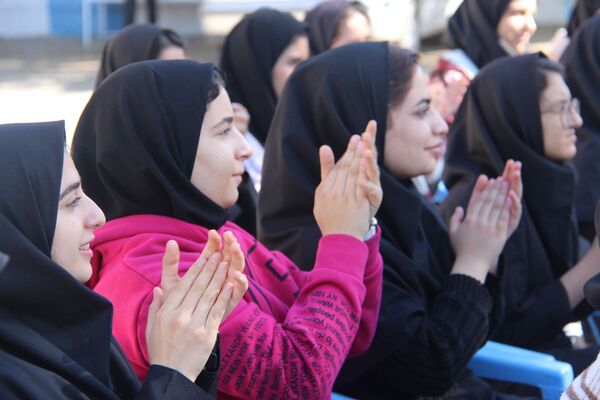 حضور دانش‌آموزان فلارد و خانمیرزا در اردوی «طرح تمشک»